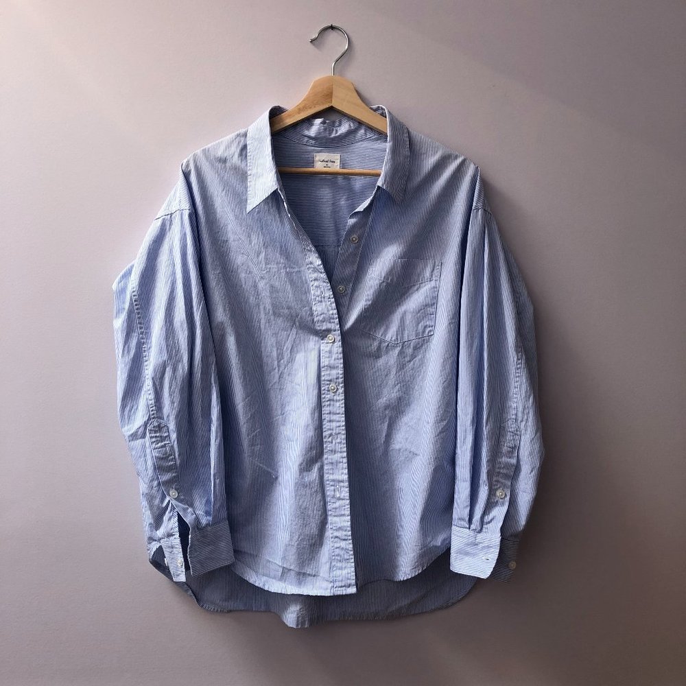 Aritzia Wilfred Free blue stripe boyfriend button-up shirt (XS)
